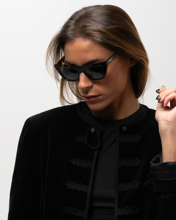 Campbell Havana sunglasses woman wearing